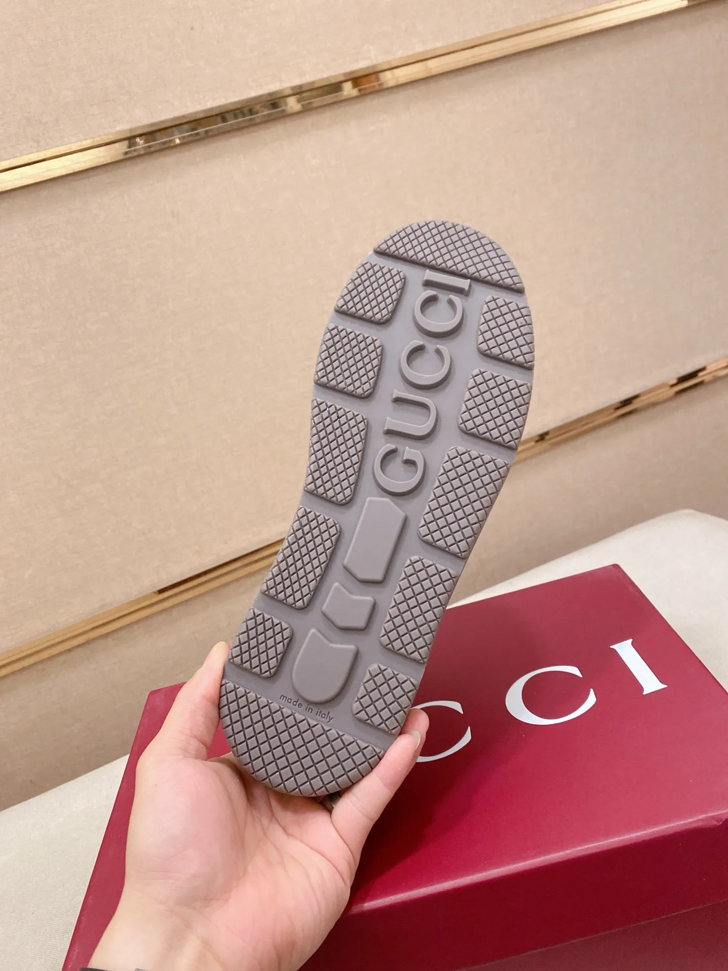 Factory price 442💰New GUCCI (Gucci) counters are available simultaneously, new men's shoes, 😘fabrics are selected imported cowhide, lining: sheepskin lining. 👍🏿 High-end ☄️ air-cushion molded anti-slip rubber outsole, exquisite lines, simple and elegant, comfortable and high-end for leisure travel. Code number: 39 to 44 (45 can be customized and cannot be returned or exchanged)